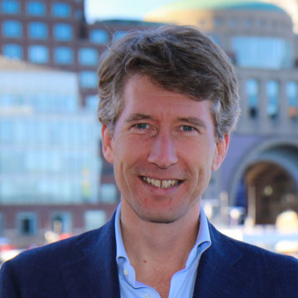 Hans de Visser VP Product Management Mendix Panellid CIONET Web conferentie 23 maart